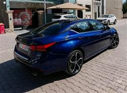 نيسان ألتيما